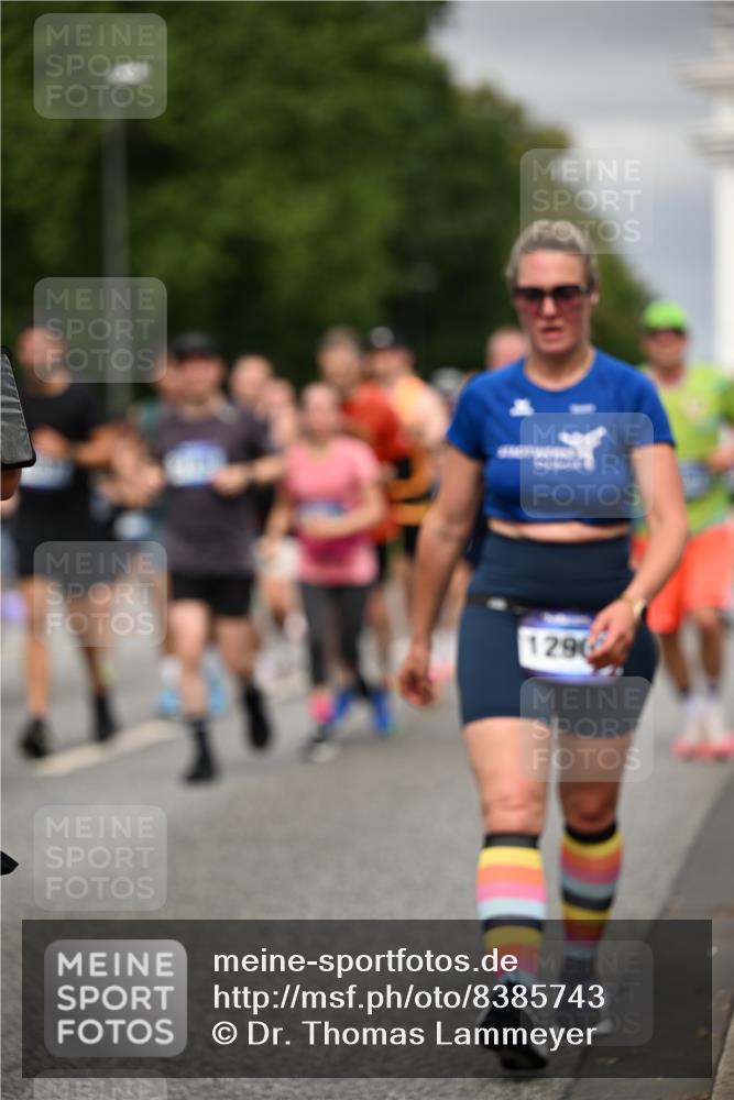 29.06.2025 - hella hamburg halbmarathon Dr. Thomas Lammeyer http://msf.ph/oto/8385743 29.06.2025 10:20:25 Kennedybrücke 1212, 1244, 1599, 2071, 2165, 2803, 2912, 3030, 3134, 3156, 3176, 3484, 3648, 3687, 4478, 4583, 4637, 5036, 6024, 6742, 6935, 7158, 7753, 7792, 8169, 8263, 8295, 8554, 8597, 8645, 8707, 8847, 8857, 9332, 9601, 9628, 9802, 9810, 9891, 10076, 10107, 10139, 10141, 10183, 10292, 10575, 10844, 11236, 11344, 11345, 11428 meine-sportfotos.de