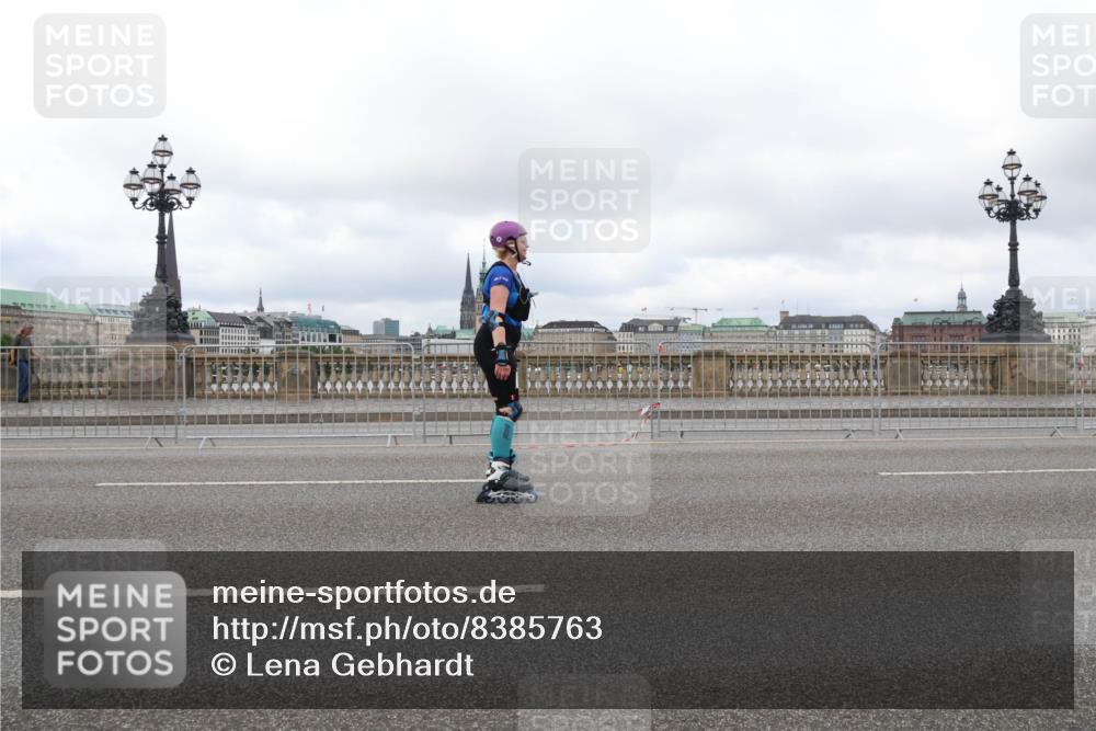 29.06.2025 - hella hamburg halbmarathon Lena Gebhardt http://msf.ph/oto/8385763 29.06.2025 09:17:35 Lombardsbrücke  meine-sportfotos.de