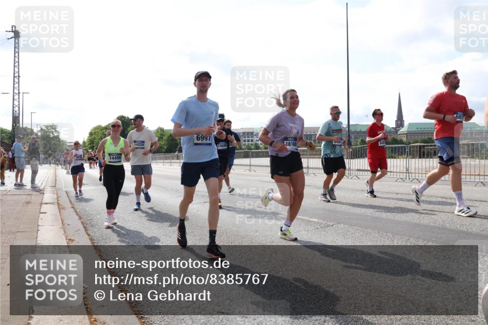 29.06.2025 - hella hamburg halbmarathon Lena Gebhardt http://msf.ph/oto/8385767 29.06.2025 10:02:56 Lombardsbrücke 14456, 14224, 6997, 15698, 46160, 0481, 681, 1414, 1482, 1702, 1733, 2685, 2712, 2780, 2782, 2810, 2819, 3225, 3572, 3630, 3780, 3919, 4204, 4613, 4665, 4904, 5734, 6208, 6217, 6752, 6815, 6997, 7049, 7210, 7211, 7706, 7888, 8003, 8364, 8481, 8483, 8614, 8624, 8662, 8749, 9006, 9131, 9439, 9554, 9986, 10128, 10295, 10539, 10824, 11250, 11515, 11702, 11782, 11935, 11968, 12169, 12177, 12422, 12908, 13036, 13474, 13664, 13874, 14224 meine-sportfotos.de