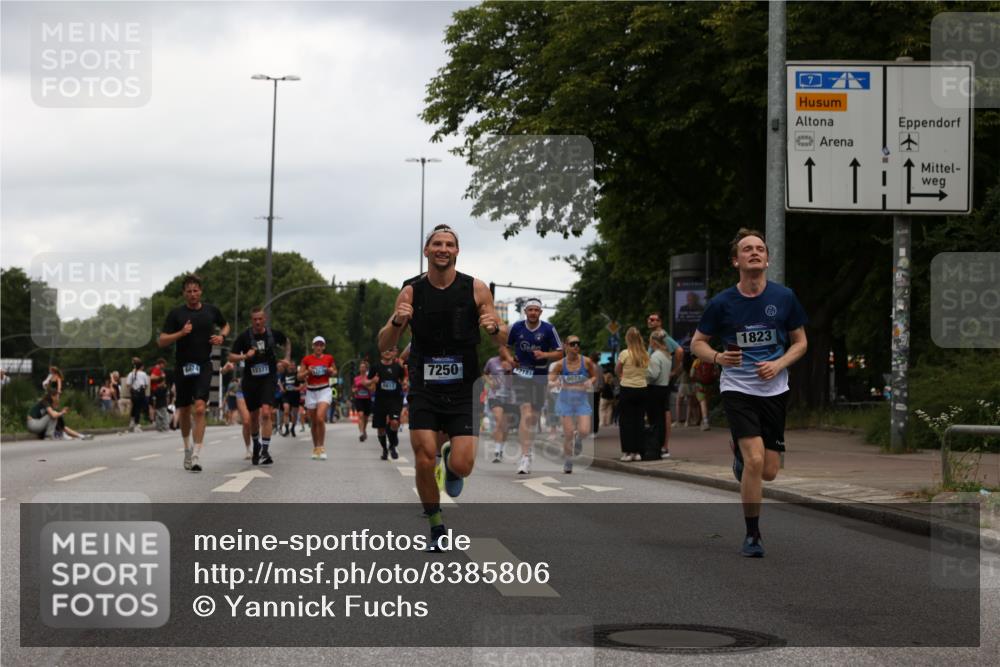 29.06.2025 - hella hamburg halbmarathon Yannick Fuchs http://msf.ph/oto/8385806 29.06.2025 10:55:18 20KM 1823, 2391, 2426, 2591, 2661, 4068, 5379, 5613, 5775, 5870, 6674, 6708, 7033, 7250, 7757, 8177, 8483, 8531, 9071, 9453, 9611, 9752, 9932, 9984, 10031, 10295, 10882, 11515, 12377, 12787, 12789, 12908, 13086, 13558, 15008, 16614, 17145, 17181, 17670, 17951, 18133 meine-sportfotos.de