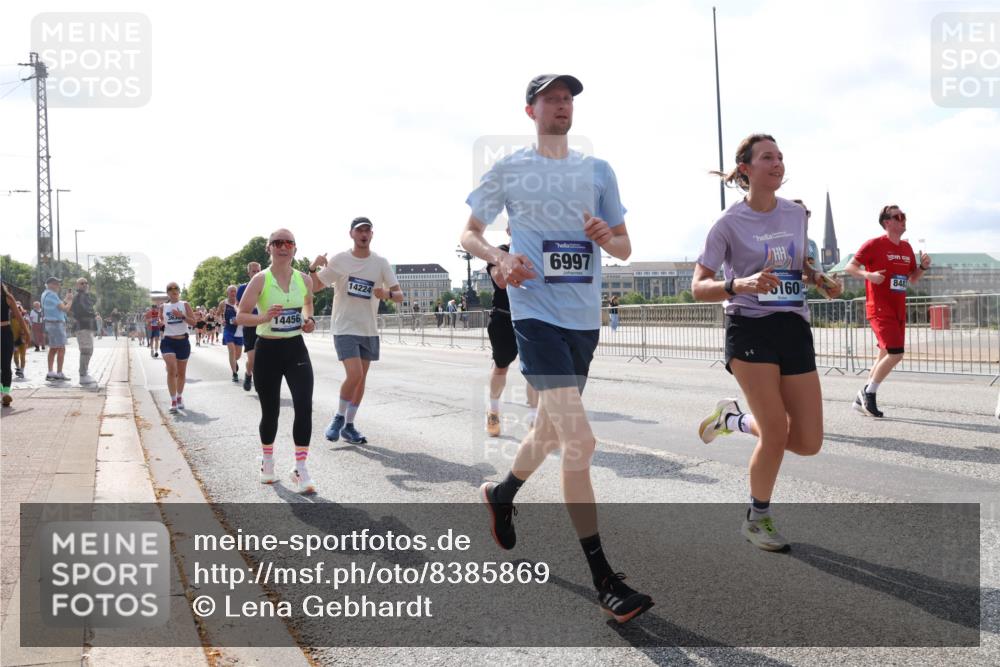 29.06.2025 - hella hamburg halbmarathon Lena Gebhardt http://msf.ph/oto/8385869 29.06.2025 10:02:57 Lombardsbrücke 14456, 14224, 6997, 160, 848, 1414, 1482, 1702, 2685, 2780, 2782, 2810, 2819, 3225, 3572, 3630, 3919, 4204, 4613, 4665, 4904, 5734, 6208, 6217, 6752, 6815, 6997, 7210, 7211, 7706, 7888, 8003, 8364, 8481, 8483, 8614, 8624, 8662, 8749, 9006, 9439, 9554, 9986, 10128, 10295, 10539, 10824, 11250, 11515, 11702, 11782, 11935, 11968, 12169, 12177, 12422, 12908, 13036, 13474, 13664, 13874, 14224 meine-sportfotos.de