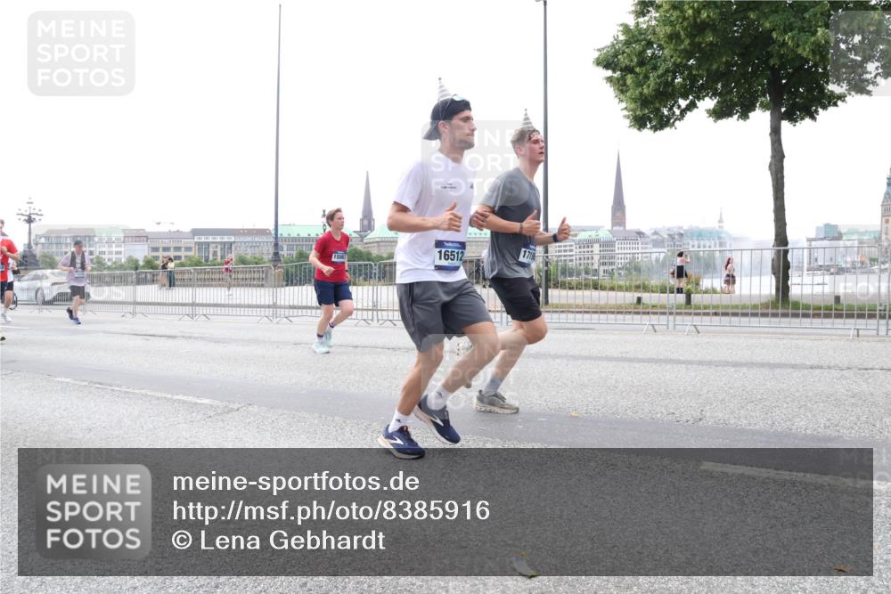 29.06.2025 - hella hamburg halbmarathon Lena Gebhardt http://msf.ph/oto/8385916 29.06.2025 10:49:44 Lombardsbrücke 15063, 16512, 1719, 1040, 1041, 1487, 1511, 1525, 1625, 1805, 1888, 2067, 2212, 2466, 2527, 2668, 2862, 2997, 3183, 3232, 3383, 3943, 4525, 4527, 4589, 4769, 4809, 4870, 5076, 5106, 5463, 5552, 5694, 5749, 5751, 6191, 6694, 6989, 7301, 7305, 7339, 7366, 7650, 7679, 8065, 8549, 9015, 9162, 9261, 10130, 10333, 10403, 10479, 10683, 10704, 11558, 11631, 12124, 12388, 13309, 13764, 14545, 14692 meine-sportfotos.de