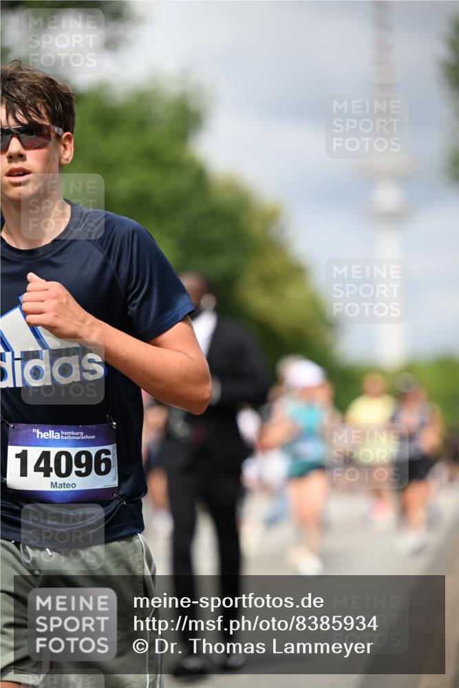 29.06.2025 - hella hamburg halbmarathon Dr. Thomas Lammeyer http://msf.ph/oto/8385934 29.06.2025 10:42:52 Kennedybrücke 1457, 1596, 1721, 2113, 2151, 2486, 2693, 2786, 3094, 3095, 3242, 3323, 3338, 3841, 3927, 4139, 4155, 4259, 4260, 5085, 5089, 5155, 5161, 5300, 6199, 6200, 6695, 6696, 6751, 7117, 7118, 7119, 7165, 7371, 7552, 7561, 7692, 7849, 7914, 8583, 8635, 8747, 9004, 9424, 9500, 9689, 9699, 10584 meine-sportfotos.de