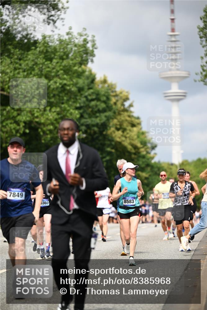 29.06.2025 - hella hamburg halbmarathon Dr. Thomas Lammeyer http://msf.ph/oto/8385968 29.06.2025 10:42:53 Kennedybrücke 1457, 1596, 1721, 2113, 2151, 2486, 2693, 2786, 3094, 3095, 3216, 3242, 3323, 3338, 3841, 3927, 4139, 4155, 4259, 4260, 5085, 5089, 5155, 5161, 5300, 6199, 6200, 6695, 6696, 6751, 7117, 7118, 7119, 7165, 7371, 7552, 7561, 7692, 7849, 7914, 8583, 8635, 8747, 9004, 9424, 9500, 9689, 9699, 10584 meine-sportfotos.de