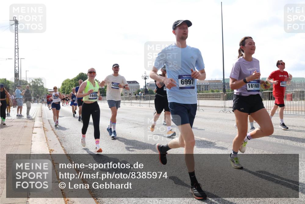 29.06.2025 - hella hamburg halbmarathon Lena Gebhardt http://msf.ph/oto/8385974 29.06.2025 10:02:57 Lombardsbrücke 14456, 14224, 13, 6997, 16160, 8483, 1414, 1482, 1702, 2685, 2780, 2782, 2810, 2819, 3225, 3572, 3630, 3919, 4204, 4613, 4665, 4904, 5734, 6208, 6217, 6752, 6815, 6997, 7210, 7211, 7706, 7888, 8003, 8364, 8481, 8483, 8614, 8624, 8662, 8749, 9006, 9439, 9554, 9986, 10128, 10295, 10539, 10824, 11250, 11515, 11702, 11782, 11935, 11968, 12169, 12177, 12422, 12908, 13036, 13474, 13664, 13874, 14224 meine-sportfotos.de