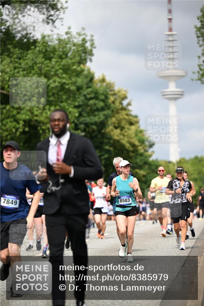 29.06.2025 - hella hamburg halbmarathon Dr. Thomas Lammeyer http://msf.ph/oto/8385979 29.06.2025 10:42:53 Kennedybrücke 1457, 1596, 1721, 2113, 2151, 2486, 2693, 2786, 3094, 3095, 3216, 3242, 3323, 3338, 3841, 3927, 4139, 4155, 4259, 4260, 5085, 5089, 5155, 5161, 5300, 6199, 6200, 6695, 6696, 6751, 7117, 7118, 7119, 7165, 7371, 7552, 7561, 7692, 7849, 7914, 8583, 8635, 8747, 9004, 9424, 9500, 9689, 9699, 10584 meine-sportfotos.de