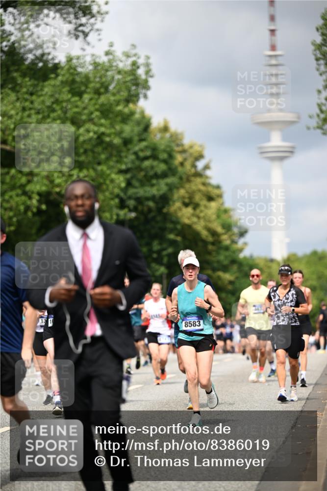 29.06.2025 - hella hamburg halbmarathon Dr. Thomas Lammeyer http://msf.ph/oto/8386019 29.06.2025 10:42:53 Kennedybrücke 1457, 1596, 1721, 2113, 2151, 2486, 2693, 2786, 3094, 3095, 3216, 3242, 3323, 3338, 3841, 3927, 4139, 4155, 4259, 4260, 5085, 5089, 5155, 5161, 5300, 6199, 6200, 6695, 6696, 6751, 7117, 7118, 7119, 7165, 7371, 7552, 7561, 7692, 7849, 7914, 8583, 8635, 8747, 9004, 9424, 9500, 9689, 9699, 10584 meine-sportfotos.de