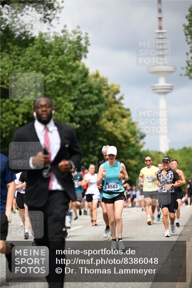 29.06.2025 - hella hamburg halbmarathon Dr. Thomas Lammeyer http://msf.ph/oto/8386048 29.06.2025 10:42:53 Kennedybrücke 1457, 1596, 1721, 2113, 2151, 2486, 2693, 2786, 3094, 3095, 3216, 3242, 3323, 3338, 3841, 3927, 4139, 4155, 4259, 4260, 5085, 5089, 5155, 5161, 5300, 6199, 6200, 6695, 6696, 6751, 7117, 7118, 7119, 7165, 7371, 7552, 7561, 7692, 7849, 7914, 8583, 8635, 8747, 9004, 9424, 9500, 9689, 9699, 10584 meine-sportfotos.de
