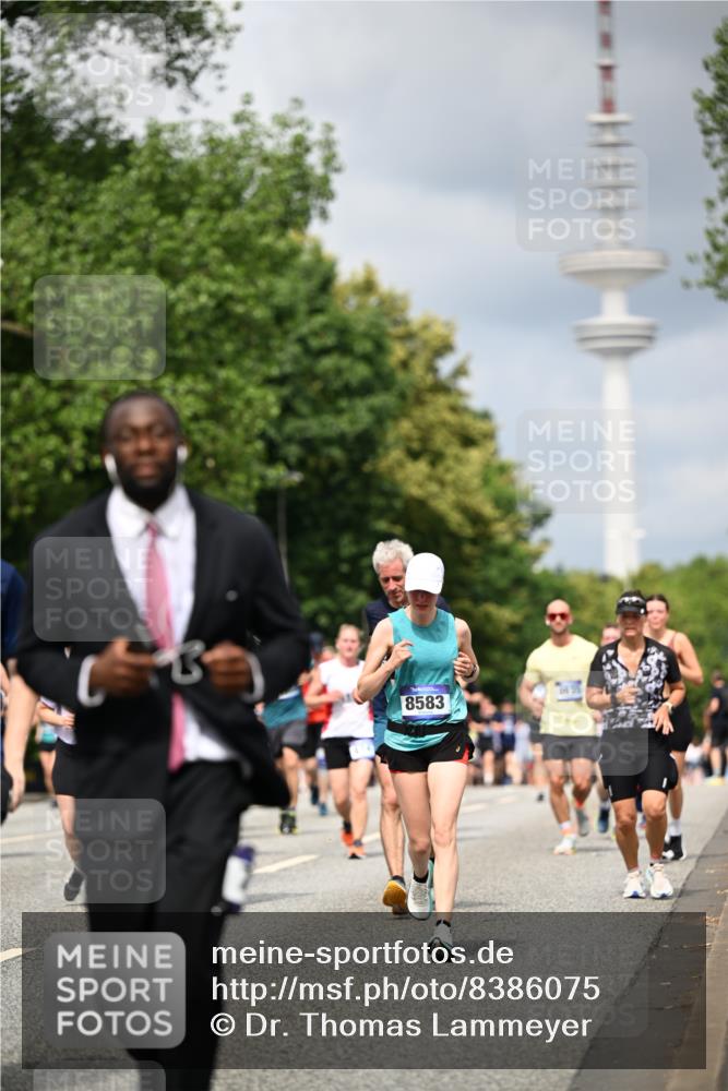 29.06.2025 - hella hamburg halbmarathon Dr. Thomas Lammeyer http://msf.ph/oto/8386075 29.06.2025 10:42:53 Kennedybrücke 1457, 1596, 1721, 2113, 2151, 2486, 2693, 2786, 3094, 3095, 3216, 3242, 3323, 3338, 3841, 3927, 4139, 4155, 4259, 4260, 5085, 5089, 5155, 5161, 5300, 6199, 6200, 6695, 6696, 6751, 7117, 7118, 7119, 7165, 7371, 7552, 7561, 7692, 7849, 7914, 8583, 8635, 8747, 9004, 9424, 9500, 9689, 9699, 10584 meine-sportfotos.de