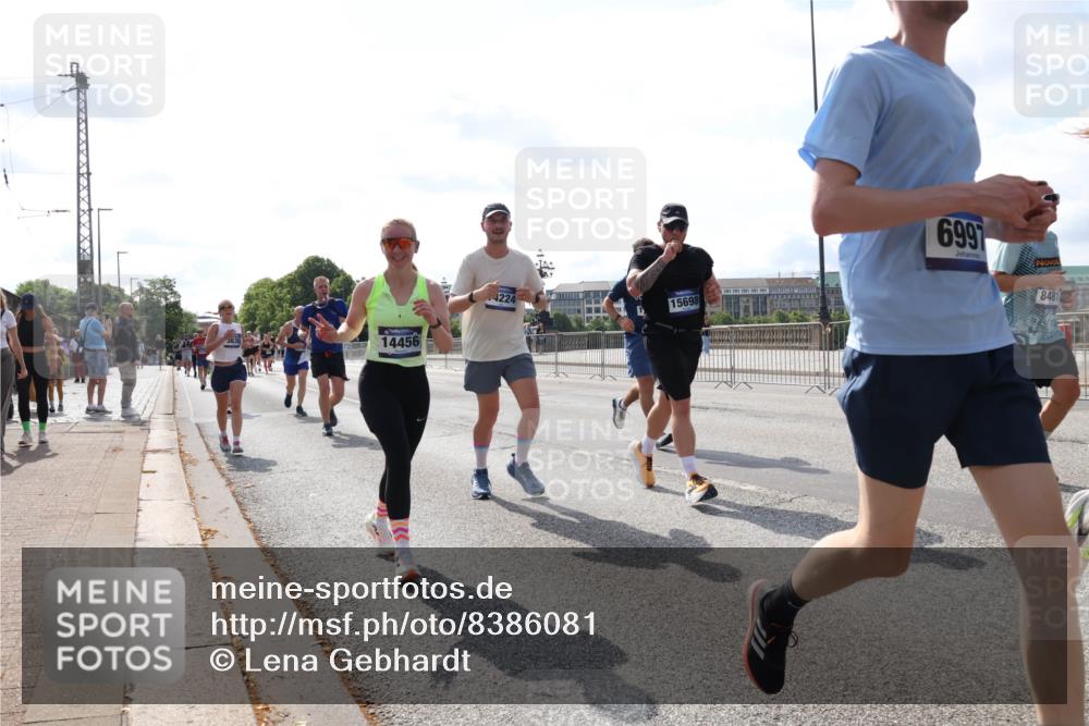 29.06.2025 - hella hamburg halbmarathon Lena Gebhardt http://msf.ph/oto/8386081 29.06.2025 10:02:57 Lombardsbrücke 14456, 4224, 15698, 6997, 8481, 1414, 1482, 1702, 2685, 2780, 2782, 2810, 2819, 3225, 3572, 3630, 3919, 4204, 4613, 4665, 4904, 5734, 6208, 6217, 6752, 6815, 6997, 7210, 7211, 7706, 7888, 8003, 8364, 8481, 8483, 8614, 8624, 8662, 8749, 9006, 9439, 9554, 9986, 10128, 10295, 10539, 10824, 11250, 11515, 11702, 11782, 11935, 11968, 12169, 12177, 12422, 12908, 13036, 13474, 13664, 13874, 14224 meine-sportfotos.de