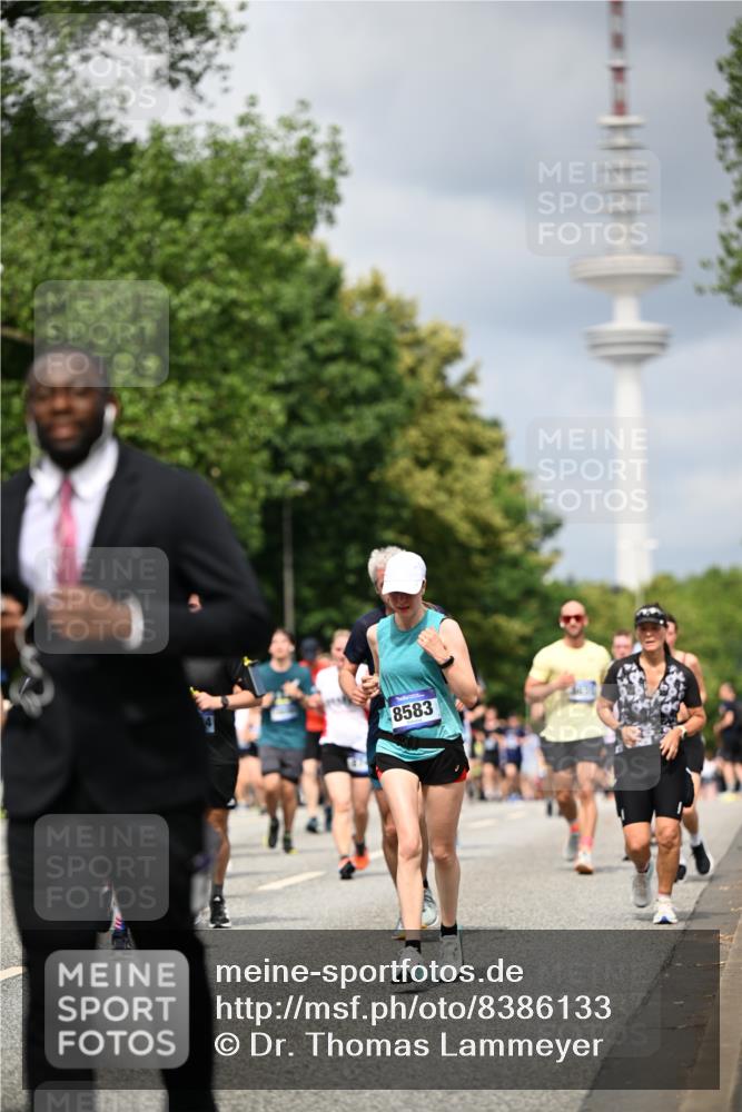 29.06.2025 - hella hamburg halbmarathon Dr. Thomas Lammeyer http://msf.ph/oto/8386133 29.06.2025 10:42:54 Kennedybrücke 1457, 1596, 1721, 2113, 2151, 2486, 2693, 2786, 3094, 3095, 3216, 3242, 3323, 3338, 3841, 3927, 4139, 4155, 4259, 4260, 5085, 5089, 5155, 5161, 5300, 6199, 6200, 6695, 6696, 6751, 7117, 7118, 7119, 7165, 7371, 7561, 7692, 7849, 7914, 8583, 8635, 8747, 9004, 9424, 9500, 9689, 9699, 10584 meine-sportfotos.de