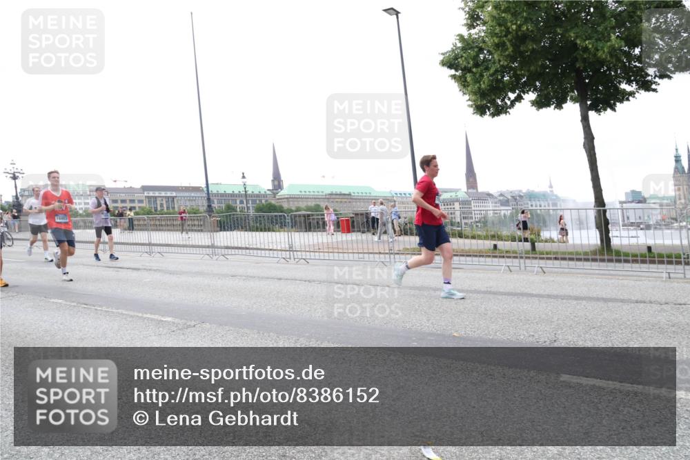 29.06.2025 - hella hamburg halbmarathon Lena Gebhardt http://msf.ph/oto/8386152 29.06.2025 10:49:45 Lombardsbrücke 16953, 1040, 1041, 1487, 1511, 1525, 1625, 1805, 1888, 2067, 2212, 2466, 2527, 2668, 2862, 2997, 3183, 3232, 3383, 3943, 4589, 4769, 4809, 4870, 5076, 5106, 5463, 5552, 5694, 5749, 5751, 6191, 6694, 6989, 7301, 7305, 7339, 7366, 7650, 7679, 8065, 9015, 9162, 9261, 10130, 10333, 10403, 10683, 10704, 11030, 11558, 11631, 12124, 12388, 13309, 13764, 14545, 14692, 15626 meine-sportfotos.de