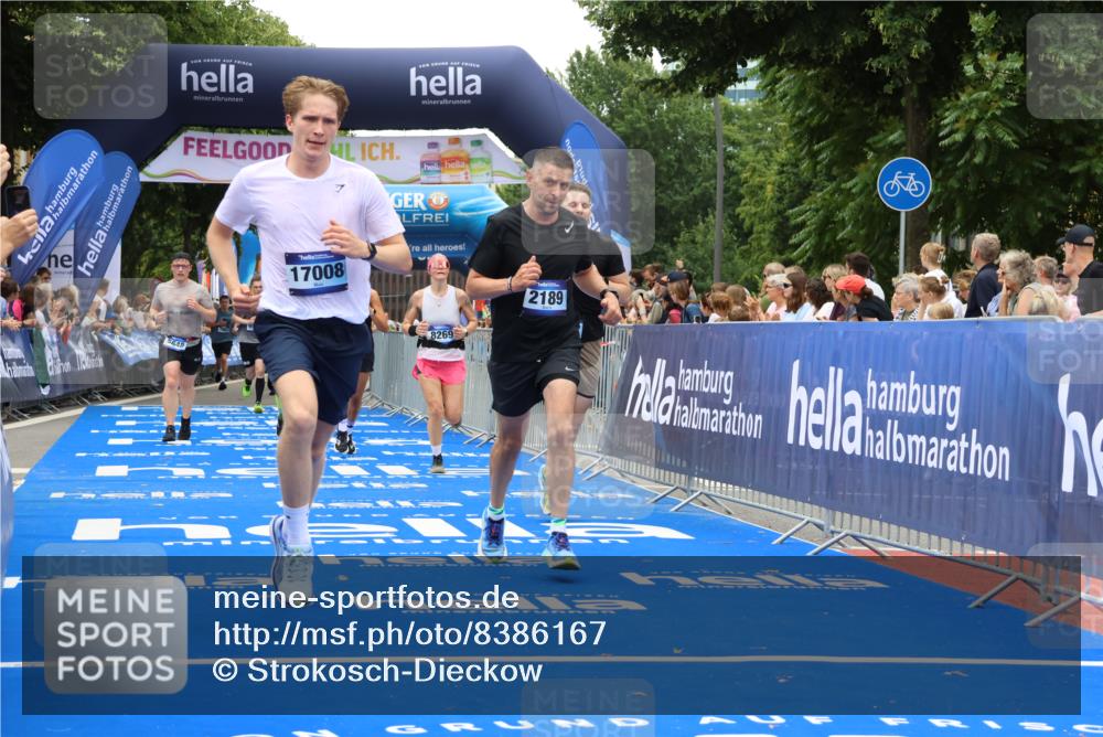 29.06.2025 - hella hamburg halbmarathon Strokosch-Dieckow http://msf.ph/oto/8386167 29.06.2025 10:45:59 Ziel 2189, 4277, 5648, 6460, 6532, 8269, 8577, 8871, 9585, 10792, 11821, 11936, 12084, 12269, 13630, 14462, 14804, 14911, 15149, 17008, 18081, 18185, 18702, 19116 meine-sportfotos.de