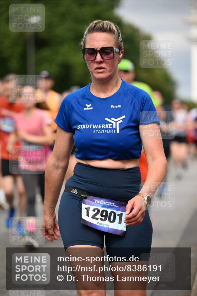 29.06.2025 - hella hamburg halbmarathon Dr. Thomas Lammeyer http://msf.ph/oto/8386191 29.06.2025 10:20:27 Kennedybrücke 1212, 1244, 1599, 2165, 2347, 2803, 2912, 3030, 3134, 3156, 3176, 3484, 3648, 3687, 4478, 4583, 4637, 5036, 6024, 6742, 6935, 7158, 7358, 7753, 7792, 8263, 8295, 8554, 8597, 8645, 8707, 8847, 8857, 9332, 9492, 9601, 9628, 9802, 9810, 9891, 10076, 10107, 10139, 10141, 10183, 10292, 10575, 10844, 11236, 11344, 11345, 11428 meine-sportfotos.de