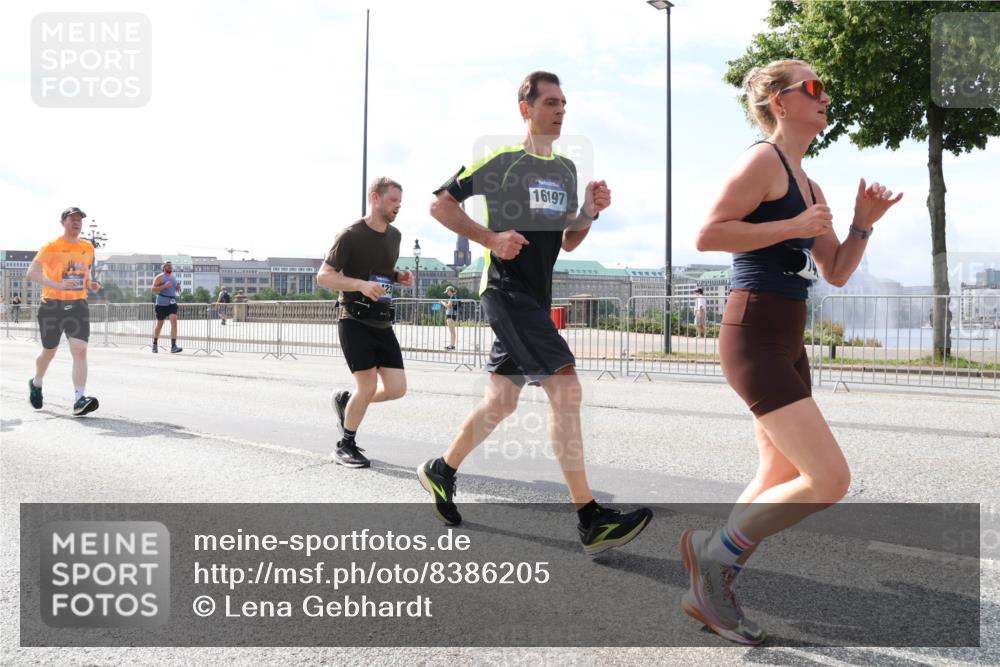 29.06.2025 - hella hamburg halbmarathon Lena Gebhardt http://msf.ph/oto/8386205 29.06.2025 10:15:50 Lombardsbrücke 16197, 1156, 1308, 1440, 1651, 2071, 2076, 2110, 2165, 2436, 2720, 2989, 3167, 3417, 4007, 4466, 4492, 4494, 4828, 5046, 5069, 5423, 5739, 6376, 6576, 7809, 7810, 7897, 7941, 7942, 8169, 8554, 8746, 8885, 9192, 9307, 9423, 9657, 9675, 9784, 10108, 10608, 10775, 10858, 11113, 11303, 11478, 11774, 11783, 11818, 12427, 12457, 12469, 12521, 13179, 13197, 13453, 13500, 13818, 13951, 14413, 14423, 14550, 14552, 15150, 15307, 15740 meine-sportfotos.de