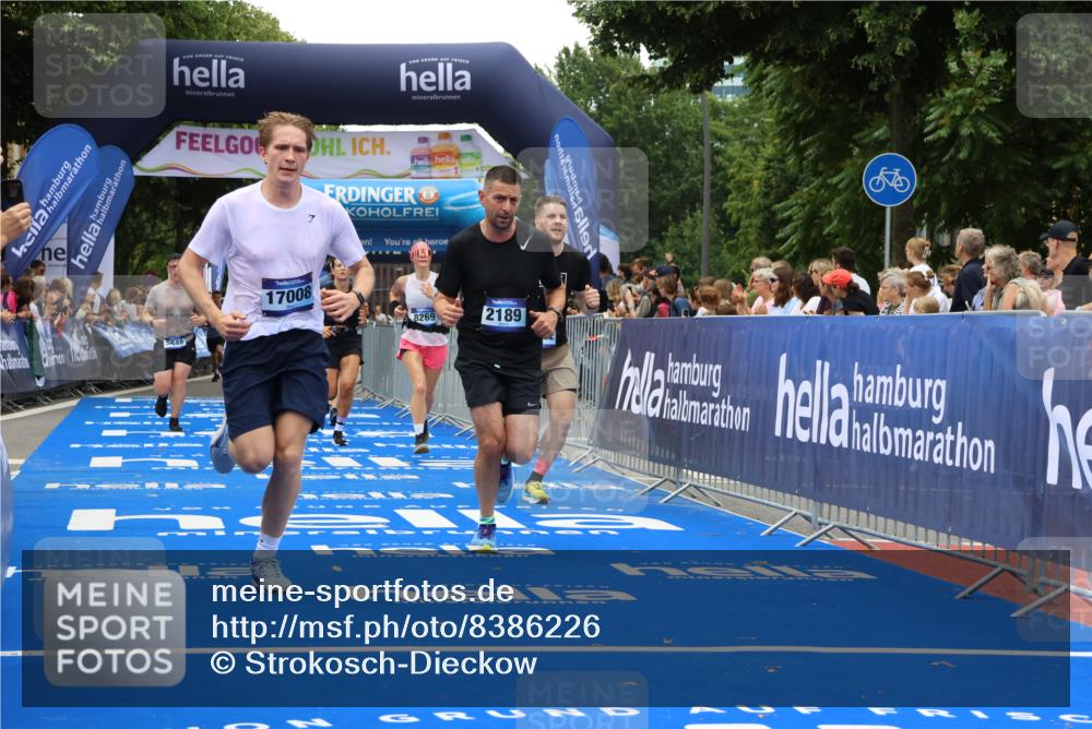 29.06.2025 - hella hamburg halbmarathon Strokosch-Dieckow http://msf.ph/oto/8386226 29.06.2025 10:45:59 Ziel 2189, 4277, 5648, 6460, 6532, 8269, 8577, 8871, 9585, 10792, 11821, 11936, 12084, 12269, 13630, 14462, 14804, 14911, 15149, 17008, 18081, 18185, 18702, 19116 meine-sportfotos.de