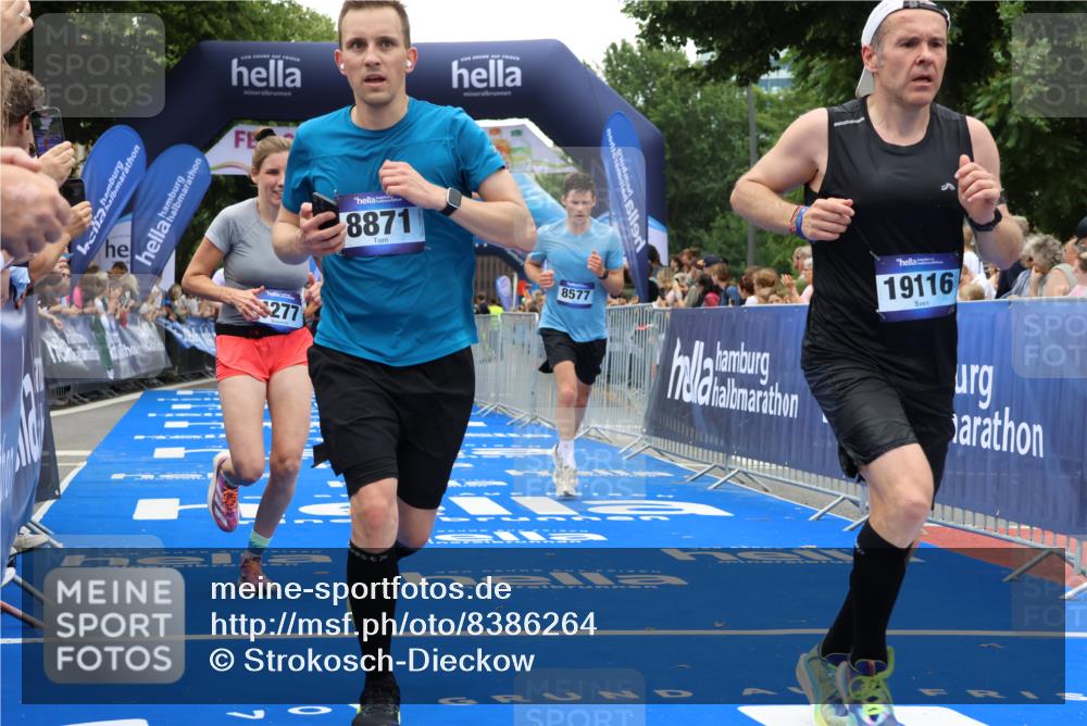 29.06.2025 - hella hamburg halbmarathon Strokosch-Dieckow http://msf.ph/oto/8386264 29.06.2025 10:45:56 Ziel 2189, 3477, 4277, 5648, 6460, 6532, 8269, 8577, 8871, 10792, 11821, 11936, 12084, 12269, 14462, 14804, 14911, 15149, 16624, 17008, 18081, 18185, 19116 meine-sportfotos.de
