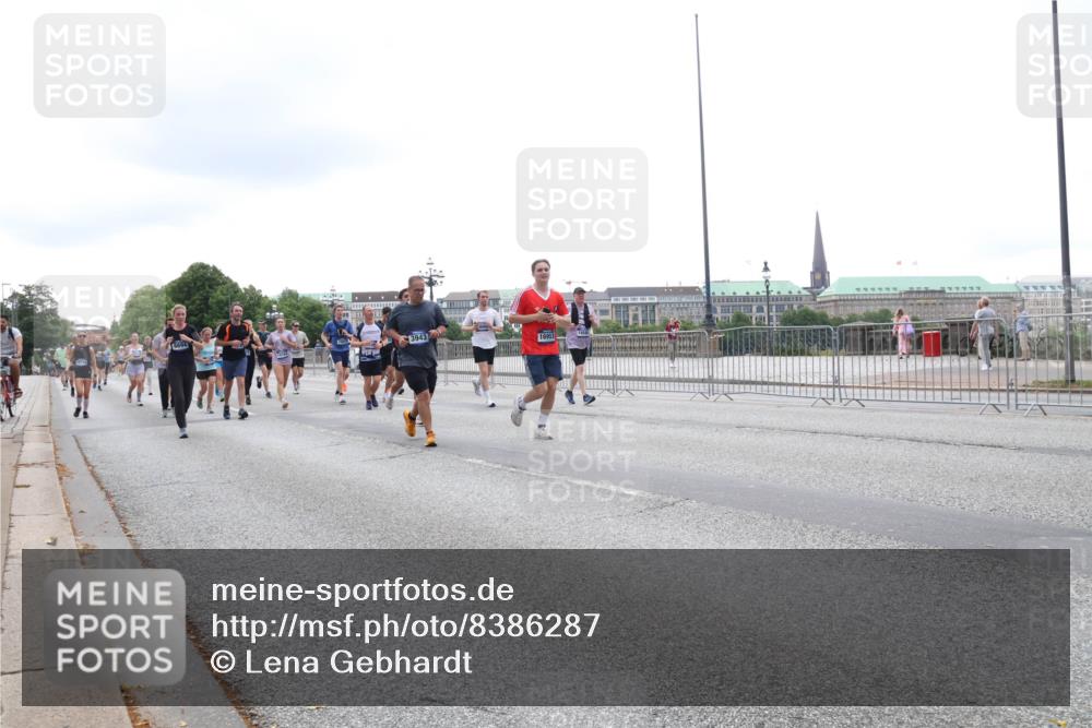 29.06.2025 - hella hamburg halbmarathon Lena Gebhardt http://msf.ph/oto/8386287 29.06.2025 10:49:45 Lombardsbrücke 3943, 16953, 1040, 1041, 1487, 1511, 1525, 1625, 1805, 1888, 2067, 2212, 2466, 2527, 2668, 2862, 2997, 3183, 3232, 3383, 3943, 4589, 4769, 4809, 4870, 5076, 5106, 5463, 5552, 5694, 5749, 5751, 6191, 6694, 6989, 7301, 7305, 7339, 7366, 7650, 7679, 8065, 9015, 9162, 9261, 10130, 10333, 10403, 10683, 10704, 11030, 11558, 11631, 12124, 12388, 13309, 13764, 14545, 14692, 15626 meine-sportfotos.de