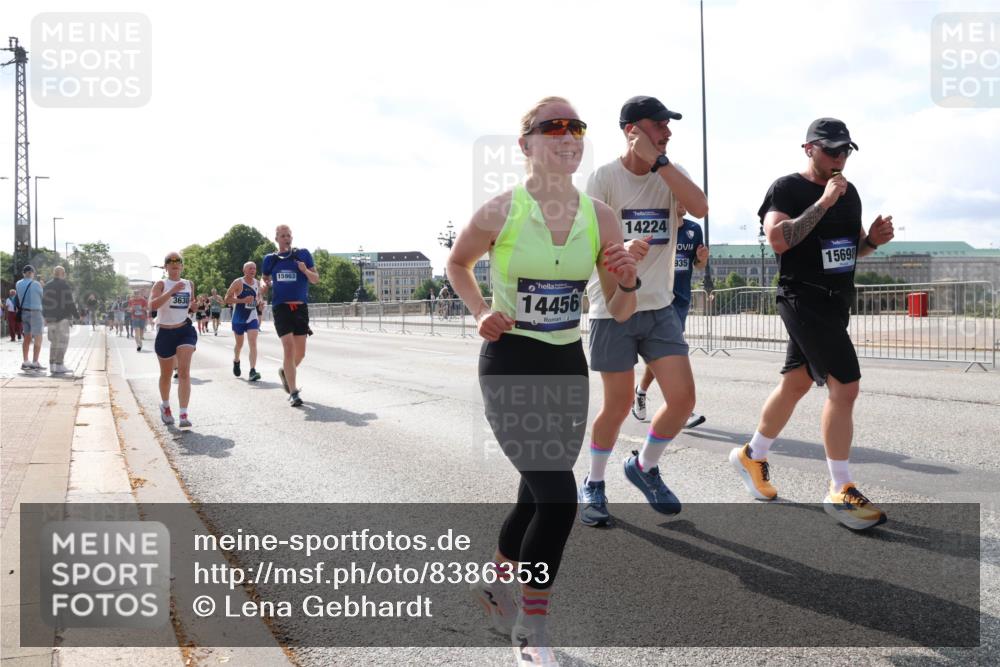 29.06.2025 - hella hamburg halbmarathon Lena Gebhardt http://msf.ph/oto/8386353 29.06.2025 10:02:58 Lombardsbrücke 3630, 15963, 14456, 14224, 935, 15698, 1135, 1138, 1414, 1450, 1482, 1702, 2780, 2782, 2810, 2819, 3225, 3572, 3630, 3919, 4204, 4613, 4665, 4904, 5734, 6208, 6217, 6752, 6815, 6997, 7210, 7211, 7706, 7888, 8003, 8364, 8481, 8483, 8614, 8624, 8662, 8749, 9006, 9439, 9554, 9986, 10128, 10295, 10539, 10824, 11250, 11515, 11702, 11782, 11935, 11968, 12169, 12177, 12422, 12908, 13036, 13474, 13664, 13732, 13857, 13874, 14224 meine-sportfotos.de
