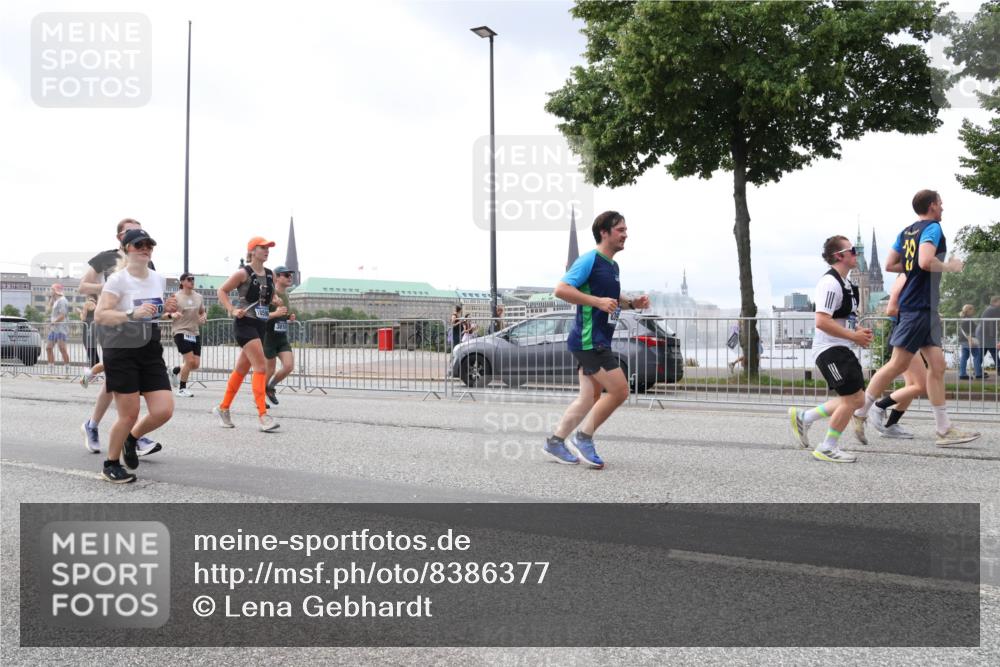 29.06.2025 - hella hamburg halbmarathon Lena Gebhardt http://msf.ph/oto/8386377 29.06.2025 10:40:31 Lombardsbrücke 3810, 1018, 1037, 1075, 1291, 1323, 1691, 2019, 2042, 2109, 2173, 2206, 2254, 2299, 2515, 2572, 2762, 2763, 2866, 2888, 3121, 3237, 3293, 3295, 3306, 3432, 3515, 3607, 3694, 3808, 3810, 4044, 4173, 4271, 4411, 4471, 4612, 4756, 4906, 4972, 5059, 5113, 5263, 5351, 5352, 5702, 5975, 6076, 6097, 6163, 6229, 6278, 6280, 6289, 6363, 6463, 6548, 6673, 6750, 6866, 6876, 6890, 6920, 7108, 7174, 7293, 7675, 7850, 7956, 8053, 8054, 8307, 8378, 8391 meine-sportfotos.de