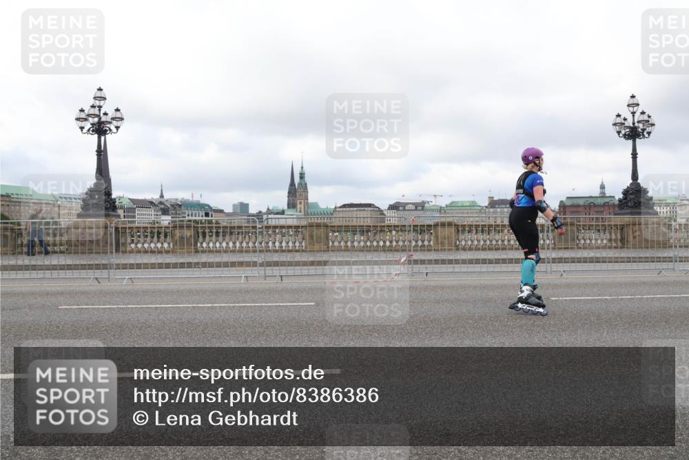 29.06.2025 - hella hamburg halbmarathon Lena Gebhardt http://msf.ph/oto/8386386 29.06.2025 09:17:35 Lombardsbrücke  meine-sportfotos.de