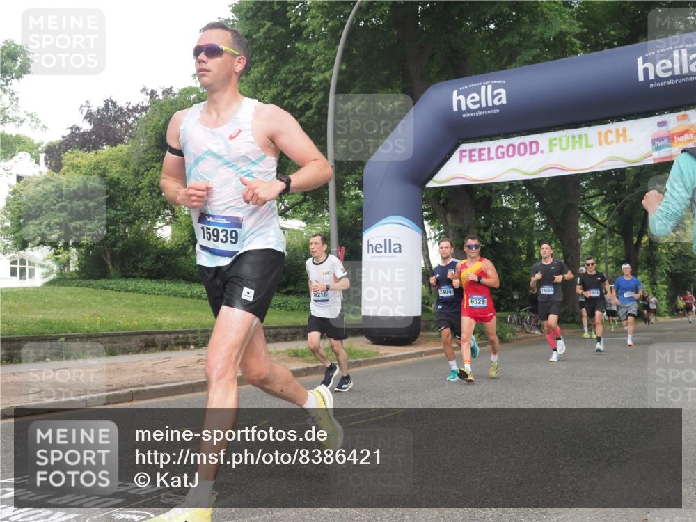 29.06.2025 - hella hamburg halbmarathon KatJ http://msf.ph/oto/8386421 29.06.2025 10:26:02 Zwischen KM18-KM19 2404, 6095, 6529 meine-sportfotos.de