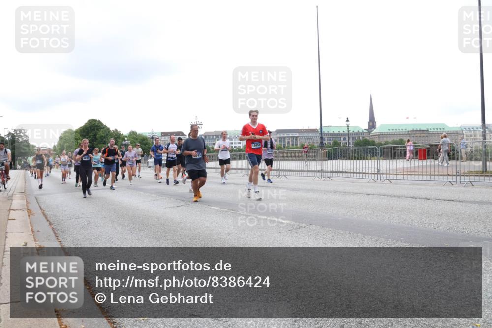 29.06.2025 - hella hamburg halbmarathon Lena Gebhardt http://msf.ph/oto/8386424 29.06.2025 10:49:45 Lombardsbrücke 16953, 43, 1040, 1041, 1487, 1511, 1525, 1625, 1805, 1888, 2067, 2212, 2466, 2527, 2668, 2862, 2997, 3183, 3232, 3383, 3943, 4589, 4769, 4809, 4870, 5076, 5106, 5463, 5552, 5694, 5749, 5751, 6191, 6694, 6989, 7301, 7305, 7339, 7366, 7650, 7679, 8065, 9015, 9162, 9261, 10130, 10333, 10403, 10683, 10704, 11030, 11558, 11631, 12124, 12388, 13309, 13764, 14545, 14692, 15626 meine-sportfotos.de