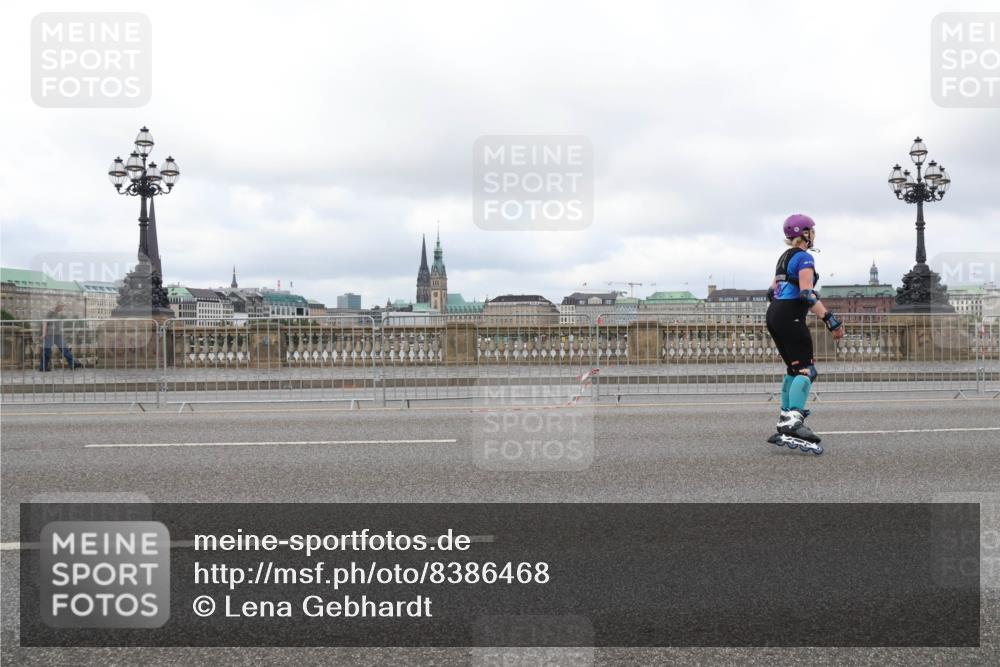 29.06.2025 - hella hamburg halbmarathon Lena Gebhardt http://msf.ph/oto/8386468 29.06.2025 09:17:36 Lombardsbrücke  meine-sportfotos.de