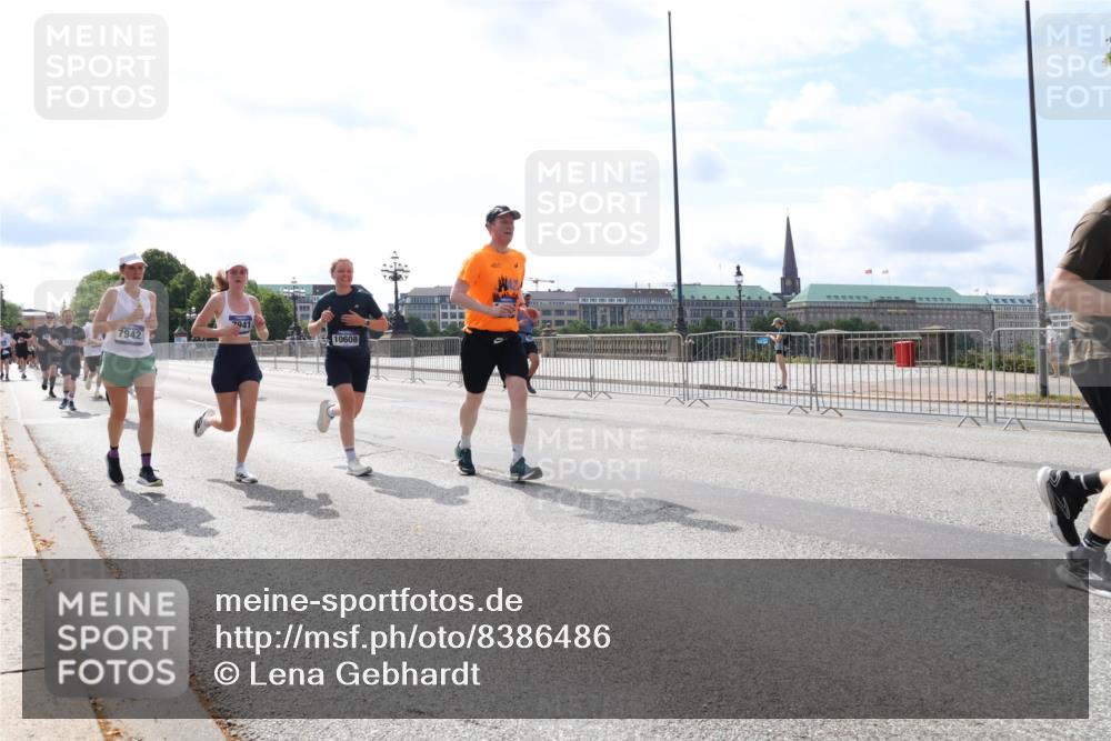 29.06.2025 - hella hamburg halbmarathon Lena Gebhardt http://msf.ph/oto/8386486 29.06.2025 10:15:51 Lombardsbrücke 7942, 7941, 10608, 1156, 1308, 1440, 1651, 2071, 2076, 2110, 2165, 2436, 2720, 2989, 3167, 3417, 4007, 4466, 4492, 4494, 4828, 5046, 5069, 5423, 5739, 6376, 6576, 7809, 7897, 7941, 7942, 8169, 8274, 8554, 8746, 8885, 9192, 9307, 9423, 9657, 9675, 9784, 9802, 10107, 10108, 10608, 10775, 10858, 11113, 11303, 11478, 11774, 11783, 11818, 12427, 12457, 12469, 12521, 13179, 13197, 13453, 13500, 13818, 13951, 14413, 14423, 14550, 14552, 15307 meine-sportfotos.de