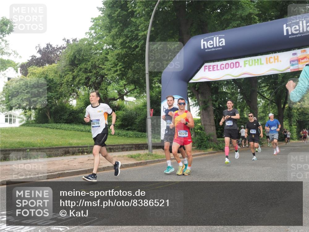 29.06.2025 - hella hamburg halbmarathon KatJ http://msf.ph/oto/8386521 29.06.2025 10:26:03 Zwischen KM18-KM19 2404, 6095, 6529 meine-sportfotos.de