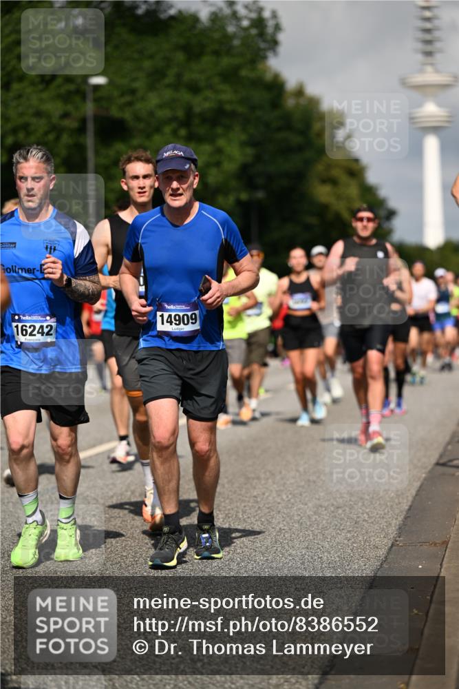 29.06.2025 - hella hamburg halbmarathon Dr. Thomas Lammeyer http://msf.ph/oto/8386552 29.06.2025 09:59:25 Kennedybrücke 1151, 1200, 1216, 1461, 1630, 1683, 1689, 1696, 1706, 2207, 2706, 2708, 3213, 3654, 3692, 3945, 3985, 4033, 4088, 4121, 4127, 4189, 4324, 4345, 4601, 4847, 4890, 4938, 5421, 5459, 5915, 6009, 6054, 6421, 6481, 6532, 6691, 6938, 7056, 7224, 7269, 7312, 7332, 7367, 7657, 8139, 8153, 8205, 8216, 8234, 8302, 8454, 8577, 8720, 8856, 8899, 8927, 8955, 8977, 9386, 9491, 9529, 9551, 9786, 9934, 9959, 10115, 10263, 10811, 11356 meine-sportfotos.de