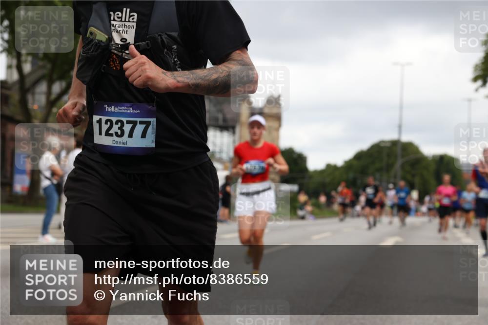 29.06.2025 - hella hamburg halbmarathon Yannick Fuchs http://msf.ph/oto/8386559 29.06.2025 10:55:24 20KM 1823, 2086, 2391, 2426, 2591, 3400, 4068, 5379, 5613, 5870, 6391, 6674, 7033, 7250, 7757, 8177, 8483, 8531, 8590, 9071, 9453, 9611, 9752, 9932, 10031, 10295, 10882, 11465, 11515, 12377, 12787, 12789, 12908, 13064, 13086, 13491, 13558, 14628, 15008, 16128, 16145, 16614, 17181, 17670 meine-sportfotos.de