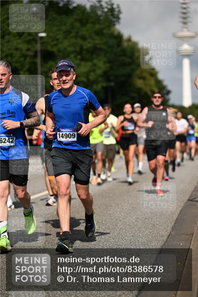 29.06.2025 - hella hamburg halbmarathon Dr. Thomas Lammeyer http://msf.ph/oto/8386578 29.06.2025 09:59:25 Kennedybrücke 1151, 1200, 1216, 1461, 1630, 1683, 1689, 1696, 1706, 2207, 2706, 2708, 3213, 3654, 3692, 3945, 3985, 4033, 4088, 4121, 4127, 4189, 4324, 4345, 4601, 4847, 4890, 4938, 5421, 5459, 5915, 6009, 6054, 6421, 6481, 6532, 6691, 6938, 7056, 7224, 7269, 7312, 7332, 7367, 7657, 8139, 8153, 8205, 8216, 8234, 8302, 8454, 8577, 8720, 8856, 8899, 8927, 8955, 8977, 9386, 9491, 9529, 9551, 9786, 9934, 9959, 10115, 10263, 10811, 11356 meine-sportfotos.de