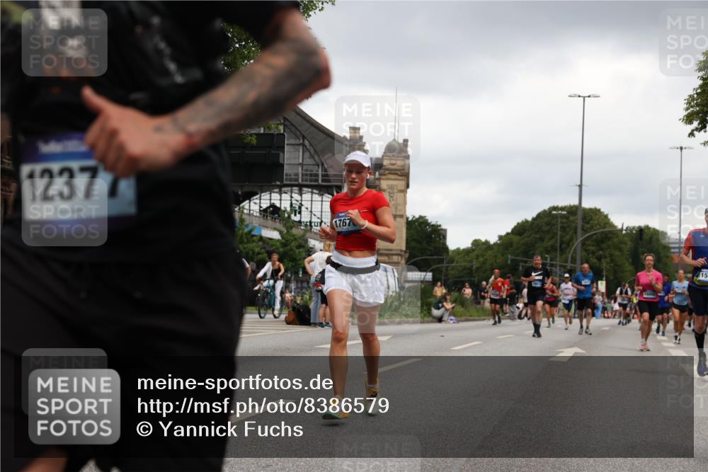 29.06.2025 - hella hamburg halbmarathon Yannick Fuchs http://msf.ph/oto/8386579 29.06.2025 10:55:24 20KM 1823, 2086, 2391, 2426, 2591, 3400, 4068, 5379, 5613, 5870, 6391, 6674, 7033, 7250, 7757, 8177, 8483, 8531, 8590, 9071, 9453, 9611, 9752, 9932, 10031, 10295, 10882, 11465, 11515, 12377, 12787, 12789, 12908, 13064, 13086, 13491, 13558, 14628, 15008, 16128, 16145, 16614, 17181, 17670 meine-sportfotos.de