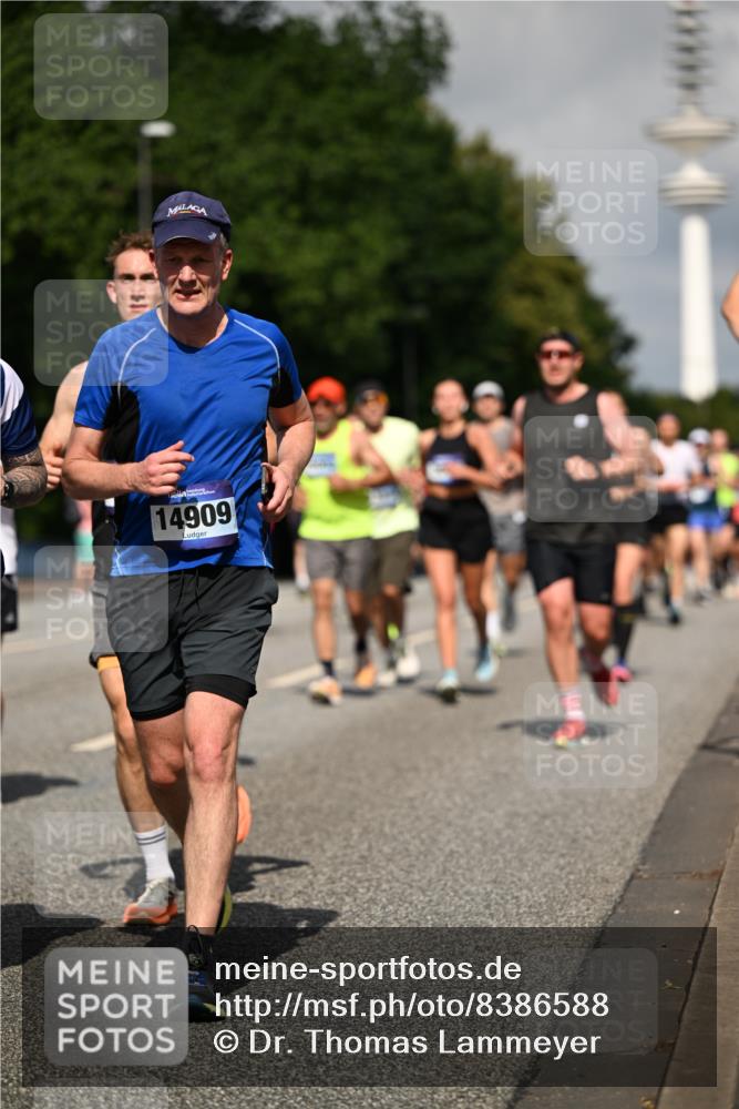 29.06.2025 - hella hamburg halbmarathon Dr. Thomas Lammeyer http://msf.ph/oto/8386588 29.06.2025 09:59:25 Kennedybrücke 1151, 1200, 1216, 1461, 1630, 1683, 1689, 1696, 1706, 2207, 2706, 2708, 3213, 3654, 3692, 3945, 3985, 4033, 4088, 4121, 4127, 4189, 4324, 4345, 4601, 4847, 4890, 4938, 5421, 5459, 5915, 6009, 6054, 6421, 6481, 6532, 6691, 6938, 7056, 7224, 7269, 7312, 7332, 7367, 7657, 8139, 8153, 8205, 8216, 8234, 8302, 8454, 8577, 8720, 8856, 8899, 8927, 8955, 8977, 9386, 9491, 9529, 9551, 9786, 9934, 9959, 10115, 10263, 10811, 11356 meine-sportfotos.de