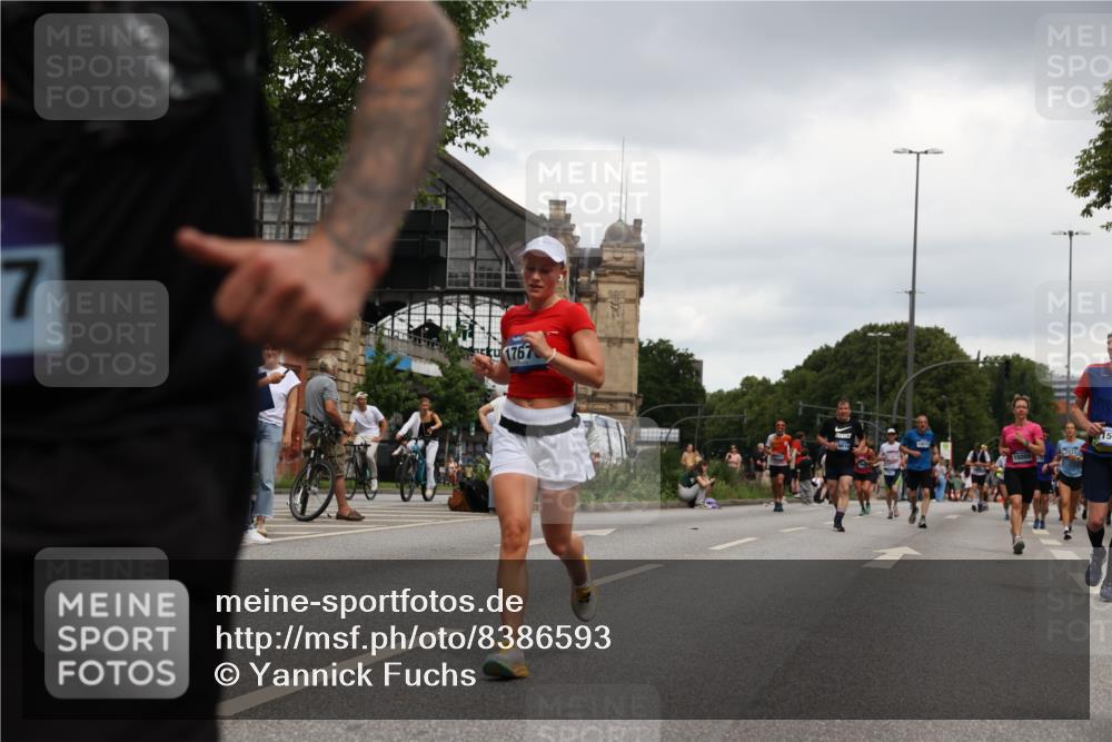 29.06.2025 - hella hamburg halbmarathon Yannick Fuchs http://msf.ph/oto/8386593 29.06.2025 10:55:24 20KM 1823, 2086, 2391, 2426, 2591, 3400, 4068, 5379, 5613, 5870, 6391, 6674, 7033, 7250, 7757, 8177, 8483, 8531, 8590, 9071, 9453, 9611, 9752, 9932, 10031, 10295, 10882, 11465, 11515, 12377, 12787, 12789, 12908, 13064, 13086, 13491, 13558, 14628, 15008, 16128, 16145, 16614, 17181, 17670 meine-sportfotos.de