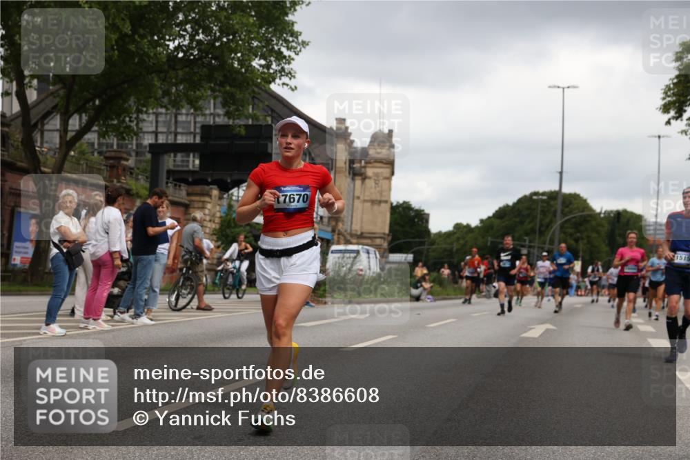 29.06.2025 - hella hamburg halbmarathon Yannick Fuchs http://msf.ph/oto/8386608 29.06.2025 10:55:25 20KM 1823, 2086, 2391, 2426, 2591, 3400, 4068, 5379, 5613, 5870, 6391, 6674, 7033, 7250, 7757, 8177, 8483, 8531, 8590, 9071, 9453, 9752, 9932, 10031, 10295, 10882, 11465, 11515, 12377, 12787, 13064, 13086, 13491, 13558, 14628, 15008, 15733, 16128, 16145, 16614, 17181, 17670 meine-sportfotos.de