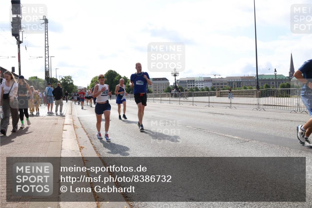 29.06.2025 - hella hamburg halbmarathon Lena Gebhardt http://msf.ph/oto/8386732 29.06.2025 10:02:58 Lombardsbrücke 3630, 15963, 1135, 1138, 1414, 1450, 1482, 1702, 2780, 2782, 2810, 2819, 3225, 3572, 3630, 3919, 4204, 4613, 4665, 4904, 5734, 6208, 6217, 6752, 6815, 6997, 7210, 7211, 7706, 7888, 8003, 8364, 8481, 8483, 8614, 8624, 8662, 8749, 9006, 9439, 9554, 9986, 10128, 10295, 10539, 10824, 11250, 11515, 11702, 11782, 11935, 11968, 12169, 12177, 12422, 12908, 13036, 13474, 13664, 13732, 13857, 13874, 14224 meine-sportfotos.de
