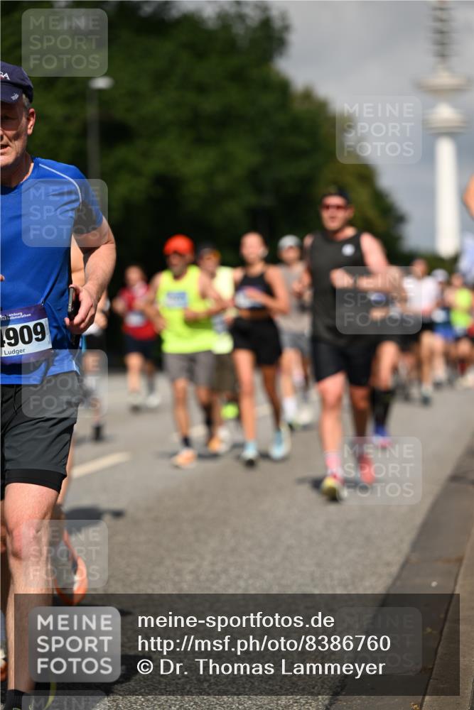 29.06.2025 - hella hamburg halbmarathon Dr. Thomas Lammeyer http://msf.ph/oto/8386760 29.06.2025 09:59:26 Kennedybrücke 1151, 1200, 1216, 1461, 1630, 1683, 1689, 1696, 1706, 2207, 2706, 3213, 3654, 3692, 3945, 3985, 4033, 4088, 4121, 4127, 4189, 4324, 4345, 4601, 4847, 4890, 4938, 5421, 5459, 6009, 6054, 6421, 6481, 6532, 6691, 6938, 7056, 7100, 7224, 7269, 7312, 7332, 7367, 7657, 8139, 8153, 8205, 8216, 8234, 8302, 8454, 8577, 8720, 8856, 8899, 8955, 8977, 9491, 9551, 9934, 9959, 10115, 10263, 10811, 11356 meine-sportfotos.de
