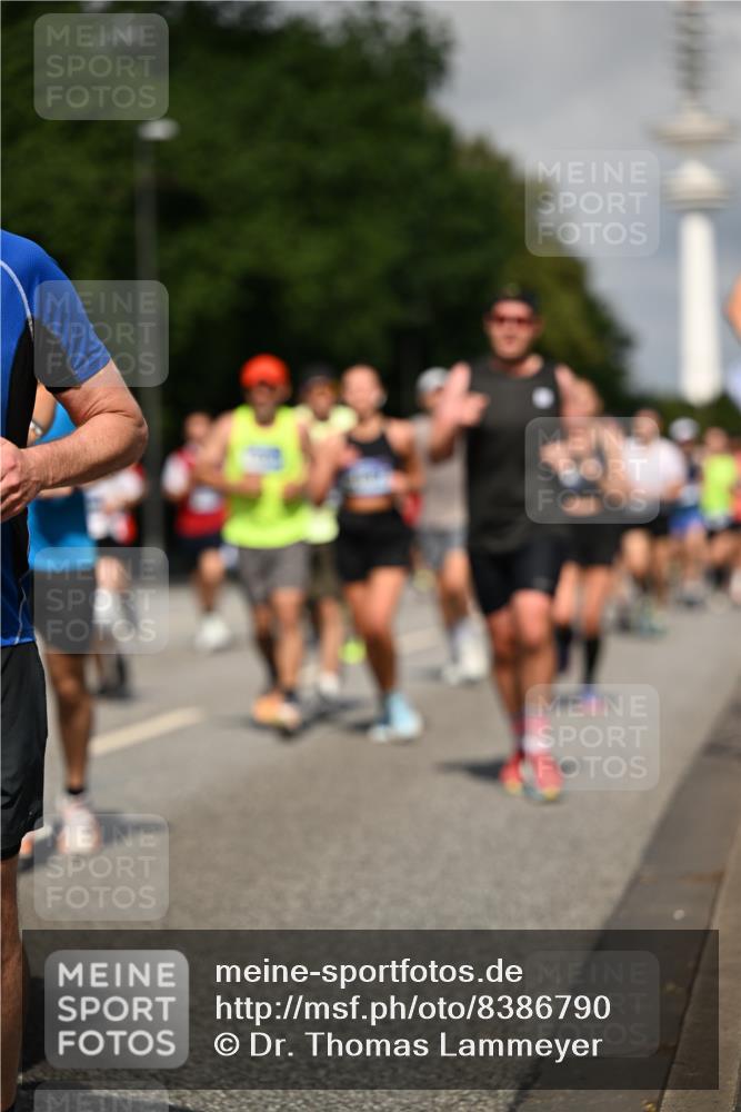 29.06.2025 - hella hamburg halbmarathon Dr. Thomas Lammeyer http://msf.ph/oto/8386790 29.06.2025 09:59:26 Kennedybrücke 1151, 1200, 1216, 1461, 1630, 1683, 1689, 1696, 1706, 2207, 2706, 3213, 3654, 3692, 3945, 3985, 4033, 4088, 4121, 4127, 4189, 4324, 4345, 4601, 4847, 4890, 4938, 5421, 5459, 6009, 6054, 6421, 6481, 6532, 6691, 6938, 7056, 7100, 7224, 7269, 7312, 7332, 7367, 7657, 8139, 8153, 8205, 8216, 8234, 8302, 8454, 8577, 8720, 8856, 8899, 8955, 8977, 9491, 9551, 9934, 9959, 10115, 10263, 10811, 11356 meine-sportfotos.de