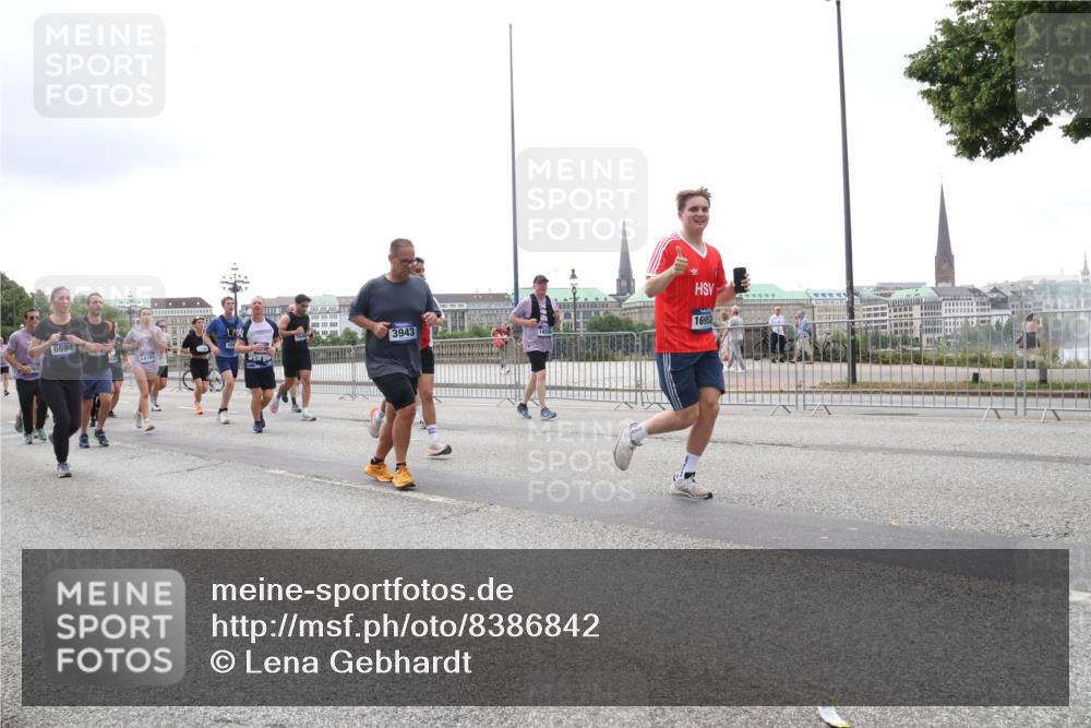 29.06.2025 - hella hamburg halbmarathon Lena Gebhardt http://msf.ph/oto/8386842 29.06.2025 10:49:46 Lombardsbrücke 3943, 16953, 6694, 1040, 1041, 1487, 1511, 1525, 1625, 1805, 1888, 2067, 2212, 2466, 2527, 2668, 2862, 2997, 3183, 3383, 3943, 4589, 4769, 4809, 4870, 5076, 5106, 5552, 5694, 5749, 5751, 6191, 6694, 6989, 7301, 7305, 7339, 7366, 7650, 7679, 8065, 9015, 9162, 9261, 10333, 10403, 10683, 10704, 11030, 11558, 11631, 11760, 12124, 12388, 13309, 13744, 13764, 14505, 14545, 14692, 15626 meine-sportfotos.de