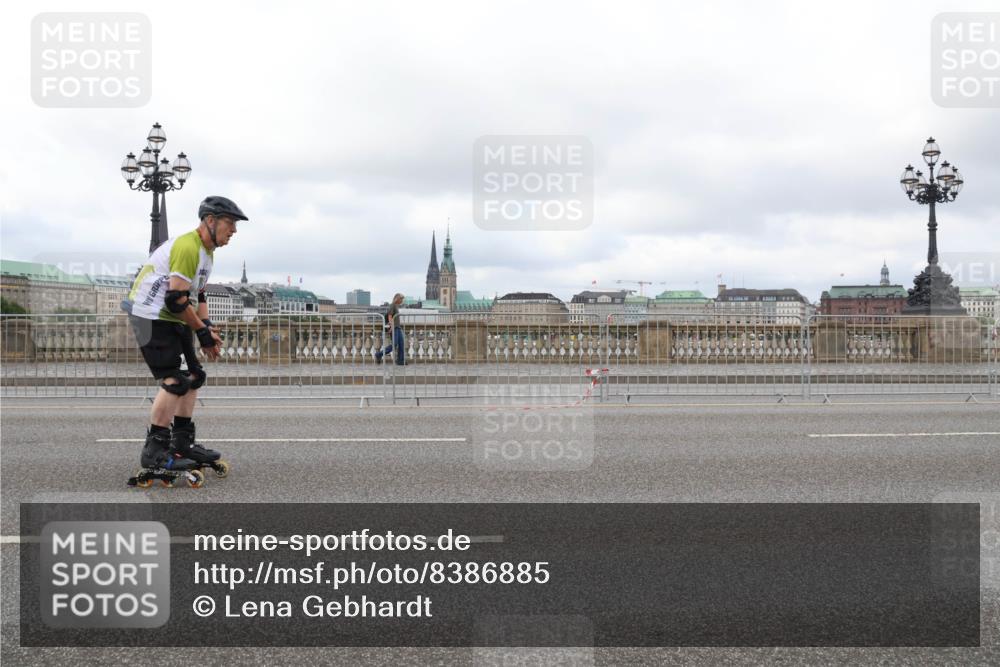 29.06.2025 - hella hamburg halbmarathon Lena Gebhardt http://msf.ph/oto/8386885 29.06.2025 09:17:42 Lombardsbrücke  meine-sportfotos.de