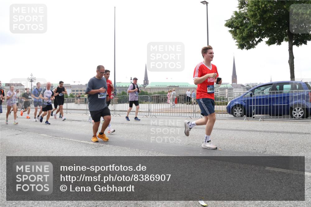 29.06.2025 - hella hamburg halbmarathon Lena Gebhardt http://msf.ph/oto/8386907 29.06.2025 10:49:47 Lombardsbrücke 3943, 16953, 1040, 1041, 1487, 1511, 1525, 1625, 1805, 1888, 2067, 2212, 2466, 2527, 2668, 2862, 2997, 3183, 3383, 3943, 4589, 4769, 4809, 4870, 5076, 5106, 5552, 5694, 5749, 5751, 6191, 6694, 6989, 7301, 7305, 7339, 7366, 7650, 7679, 8065, 9015, 9162, 9261, 10333, 10403, 10683, 10704, 11030, 11558, 11631, 11760, 12124, 12388, 13309, 13744, 13764, 14505, 14545, 14692, 15626 meine-sportfotos.de