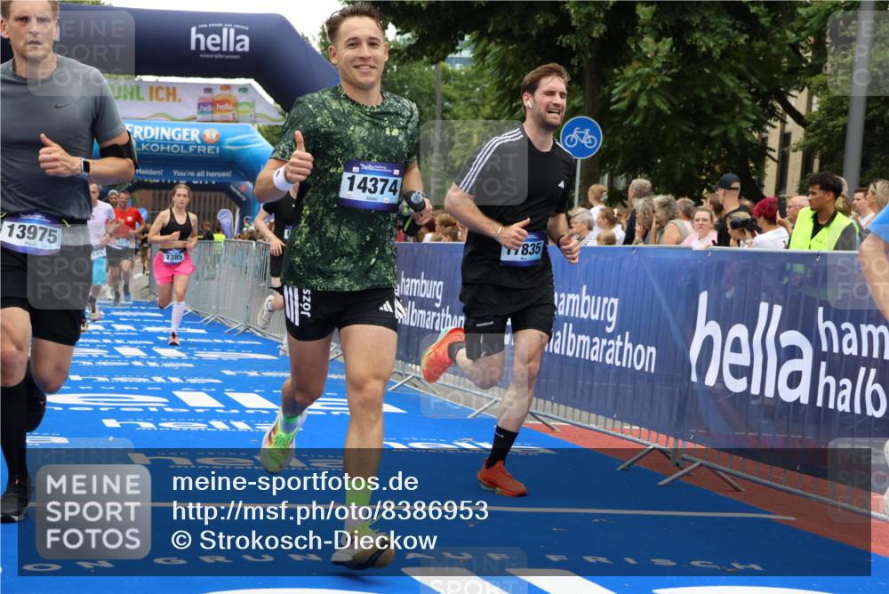 29.06.2025 - hella hamburg halbmarathon Strokosch-Dieckow http://msf.ph/oto/8386953 29.06.2025 10:45:46 Ziel 3477, 4345, 4854, 5047, 6071, 6290, 6711, 7385, 10792, 11821, 13975, 14374, 14911, 16617, 16624, 17332, 17835, 18185 meine-sportfotos.de
