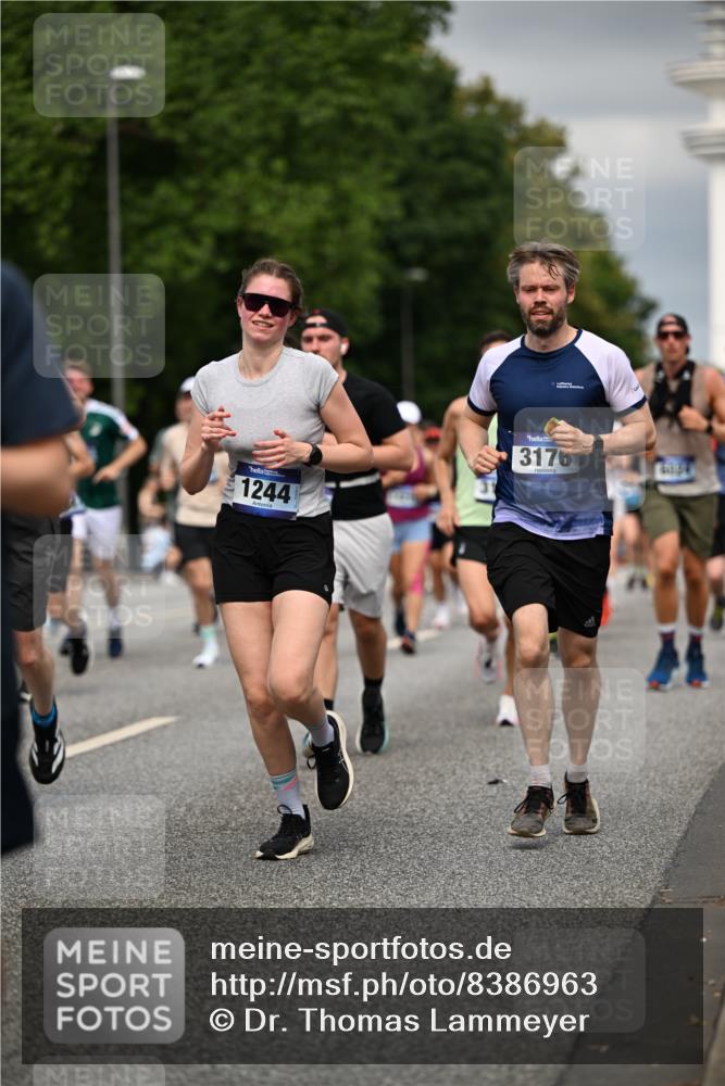 29.06.2025 - hella hamburg halbmarathon Dr. Thomas Lammeyer http://msf.ph/oto/8386963 29.06.2025 10:20:31 Kennedybrücke 1244, 1599, 2165, 2347, 2803, 2912, 3030, 3134, 3156, 3176, 3484, 3648, 3687, 4478, 4637, 5036, 6024, 6742, 6935, 7158, 7358, 7753, 7792, 8263, 8295, 8597, 8645, 8707, 8847, 8857, 9332, 9492, 9628, 9802, 9810, 9891, 10076, 10107, 10139, 10141, 10183, 10292, 10575, 11236, 11344, 11345, 11428 meine-sportfotos.de