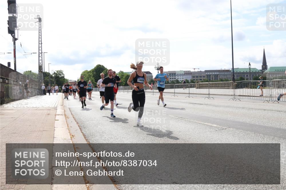 29.06.2025 - hella hamburg halbmarathon Lena Gebhardt http://msf.ph/oto/8387034 29.06.2025 10:15:54 Lombardsbrücke 16606, 11774, 1156, 1308, 1440, 1651, 2071, 2076, 2110, 2165, 2436, 2803, 2989, 3167, 3417, 4007, 4466, 4492, 4494, 4828, 5046, 5069, 5423, 5739, 6376, 6576, 7897, 7941, 7942, 8169, 8274, 8554, 8746, 8885, 9192, 9601, 9657, 9675, 9784, 9802, 10107, 10108, 10292, 10608, 10775, 10844, 10990, 11113, 11303, 11478, 11774, 11783, 11818, 12427, 12457, 12469, 12521, 13179, 13197, 13818, 13951, 14413, 14423, 14550, 14552, 15307 meine-sportfotos.de