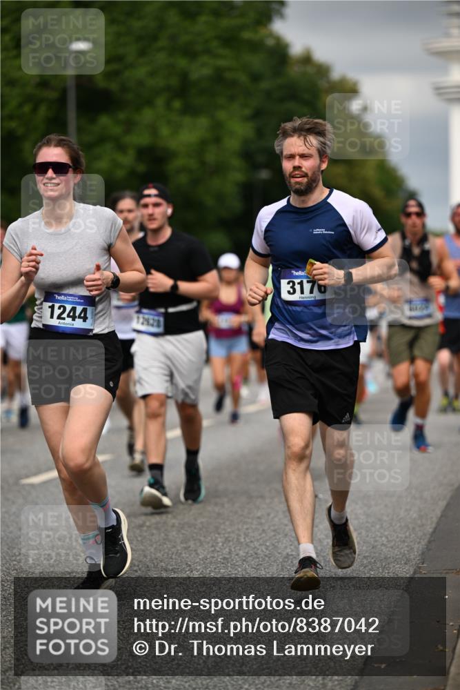 29.06.2025 - hella hamburg halbmarathon Dr. Thomas Lammeyer http://msf.ph/oto/8387042 29.06.2025 10:20:32 Kennedybrücke 1244, 1599, 2165, 2347, 2803, 2912, 3023, 3030, 3134, 3156, 3176, 3484, 3648, 3687, 4478, 4637, 5036, 6024, 6742, 6935, 7158, 7358, 7753, 7792, 8263, 8295, 8597, 8645, 8707, 8847, 8857, 9332, 9492, 9628, 9802, 9810, 9891, 10076, 10107, 10139, 10141, 10183, 10292, 10575, 11236, 11344, 11345, 11428 meine-sportfotos.de