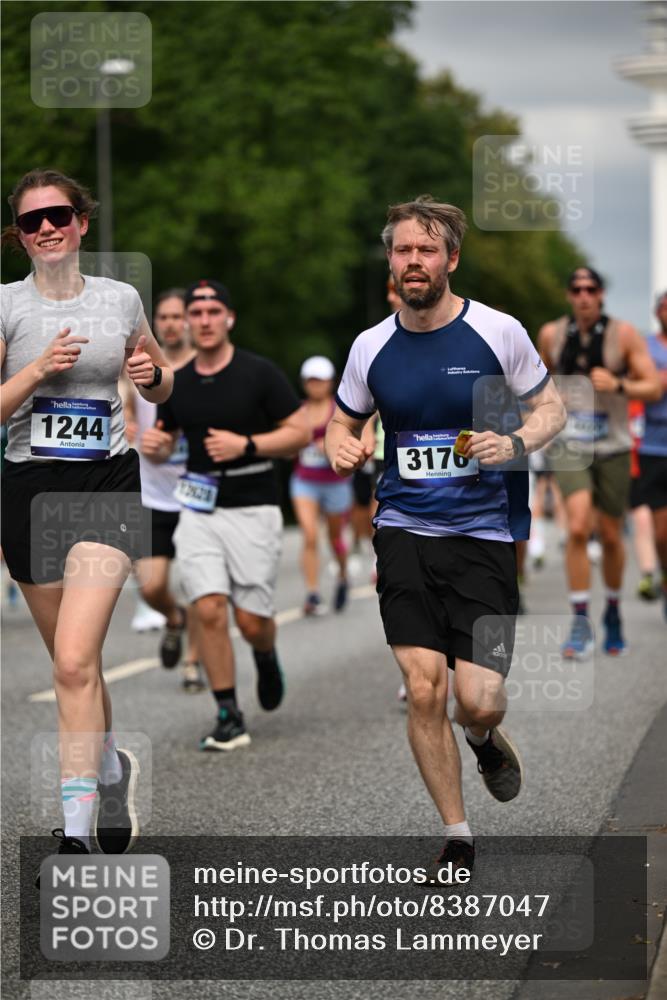 29.06.2025 - hella hamburg halbmarathon Dr. Thomas Lammeyer http://msf.ph/oto/8387047 29.06.2025 10:20:32 Kennedybrücke 1244, 1599, 2165, 2347, 2803, 2912, 3023, 3030, 3134, 3156, 3176, 3484, 3648, 3687, 4478, 4637, 5036, 6024, 6742, 6935, 7158, 7358, 7753, 7792, 8263, 8295, 8597, 8645, 8707, 8847, 8857, 9332, 9492, 9628, 9802, 9810, 9891, 10076, 10107, 10139, 10141, 10183, 10292, 10575, 11236, 11344, 11345, 11428 meine-sportfotos.de