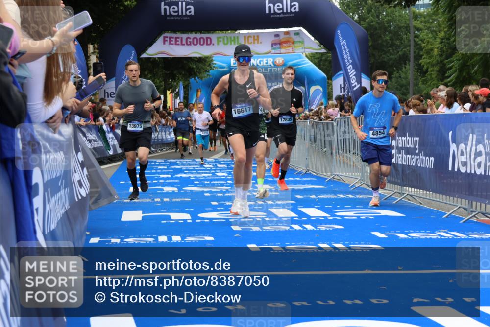 29.06.2025 - hella hamburg halbmarathon Strokosch-Dieckow http://msf.ph/oto/8387050 29.06.2025 10:45:44 Ziel 3477, 4345, 4854, 5047, 6071, 6290, 6711, 7385, 13975, 14374, 14764, 16617, 16624, 17332, 17674, 17835, 18862 meine-sportfotos.de