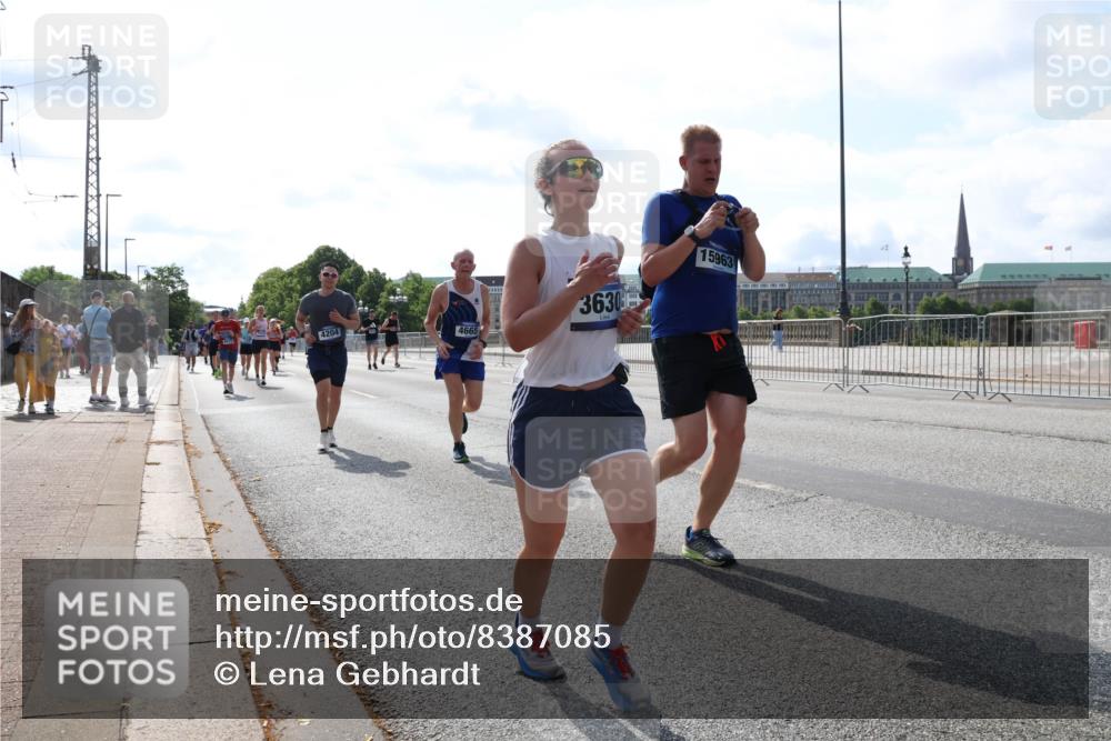 29.06.2025 - hella hamburg halbmarathon Lena Gebhardt http://msf.ph/oto/8387085 29.06.2025 10:03:00 Lombardsbrücke 4204, 4665, 3630, 15963, 1135, 1138, 1414, 1450, 1482, 1702, 2594, 2780, 2782, 2810, 2819, 3225, 3572, 3630, 3919, 4204, 4613, 4665, 4904, 5734, 6208, 6217, 6752, 6815, 6997, 7210, 7211, 7290, 7706, 7888, 7935, 8003, 8364, 8481, 8483, 8614, 8624, 8662, 9006, 9439, 9554, 9986, 10128, 10295, 10539, 10824, 11250, 11515, 11702, 11782, 11935, 11968, 12169, 12177, 12422, 12908, 13036, 13474, 13664, 13732, 13857, 13874, 14224 meine-sportfotos.de